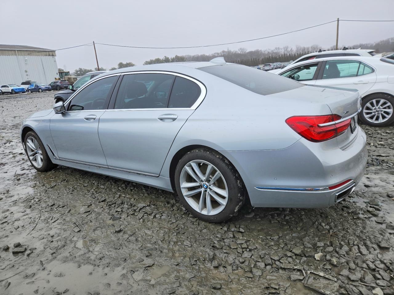 2016 BMW 7 series VIN WBA7F2C56GG416813 photo 2