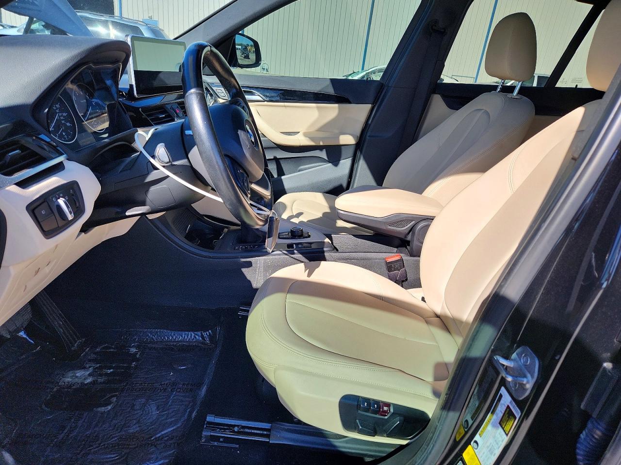 2017 BMW X1 VIN WBXHT3C37H5F87044 photo 7