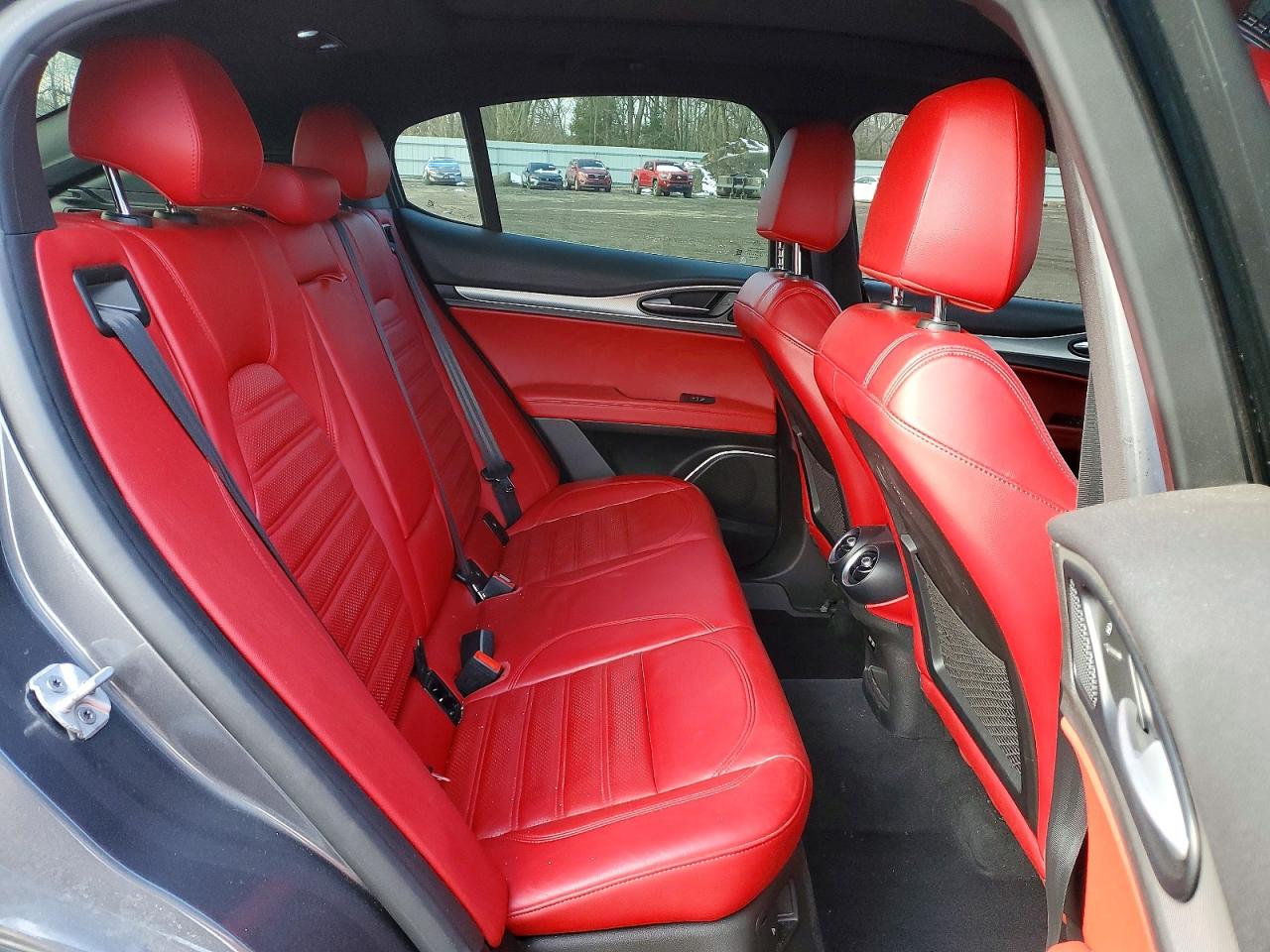 2019 Alfa Stelvio VIN ZASPAKBN7K7C50689 photo 11