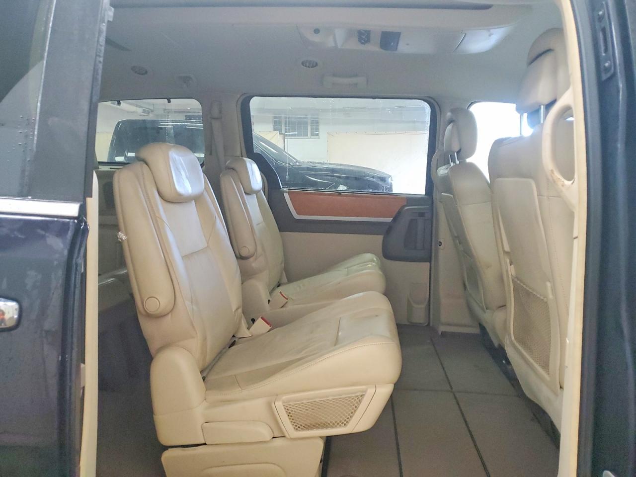 2010 Chrysler Minivan VIN 2A4RR7DX0AR381055 photo 11