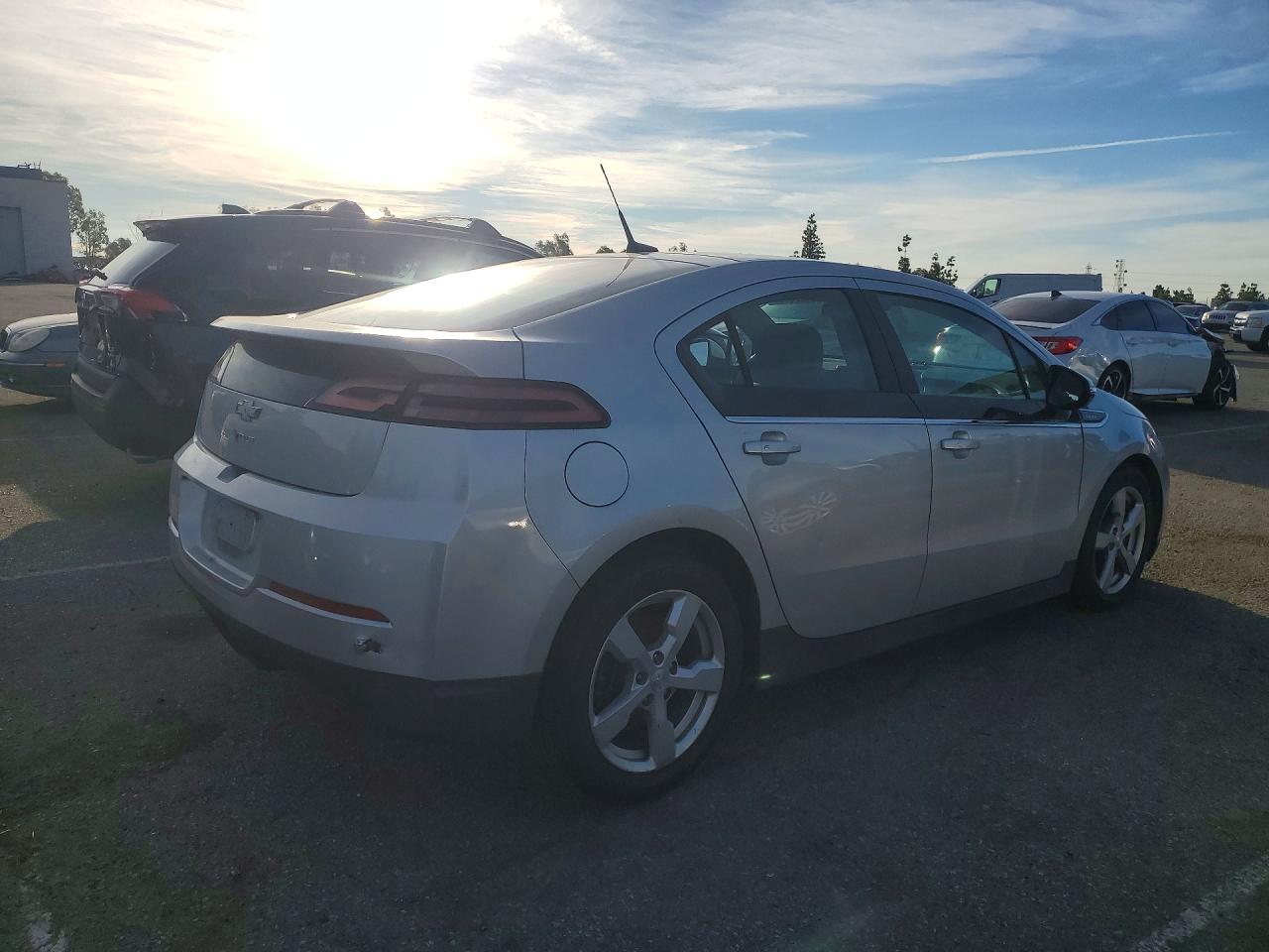 2014 CHEV Volt VIN 1G1RE6E48EU135193 photo 3