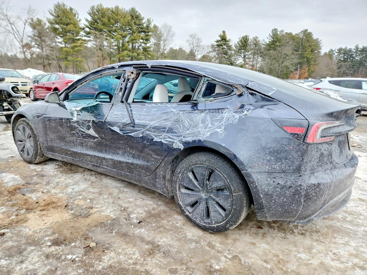 2025 Tesla Model 3 VIN 5YJ3E1EA1SF937899 photo 2