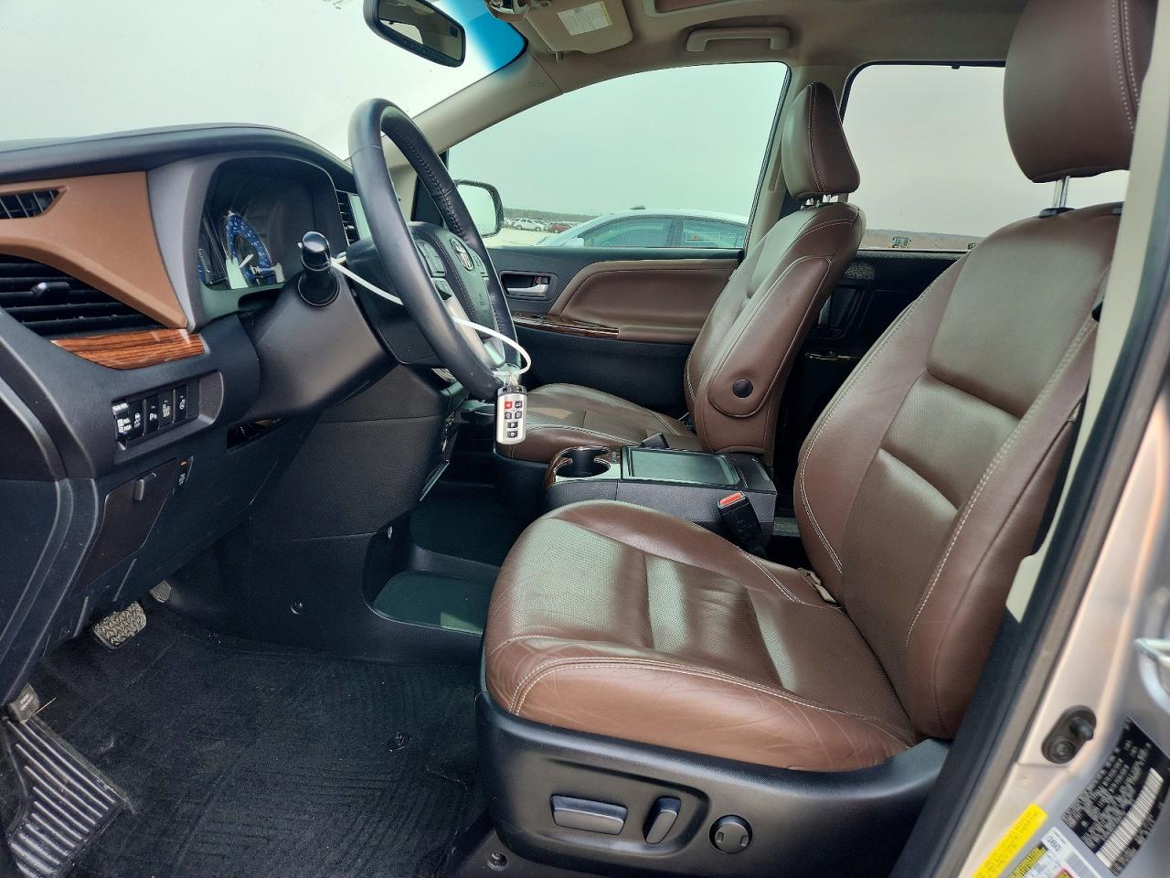 2015 Toyota All models VIN 5TDYK3DC4FS584752 photo 7