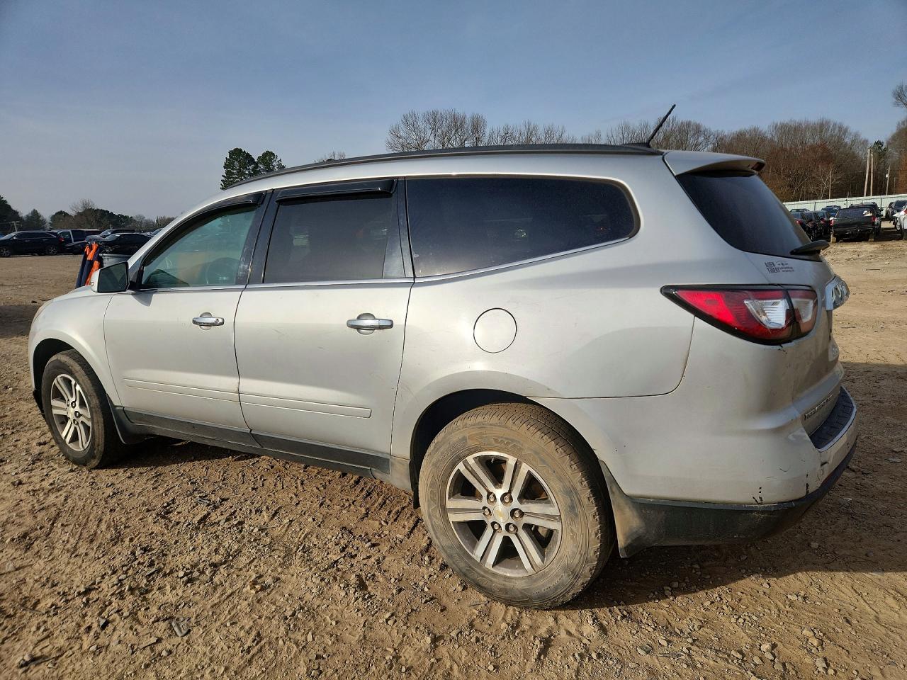 2017 Chev Traverse VIN 1GNKVGKD3HJ110363 photo 2