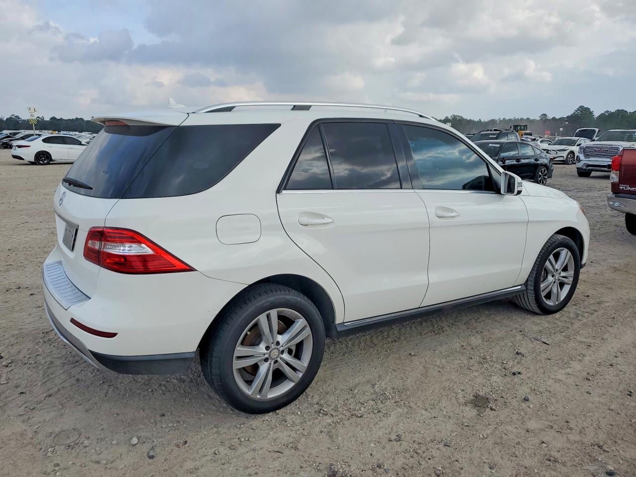 2015 Mercedes-Benz M-class VIN 4JGDA5JB5FA525839 photo 3