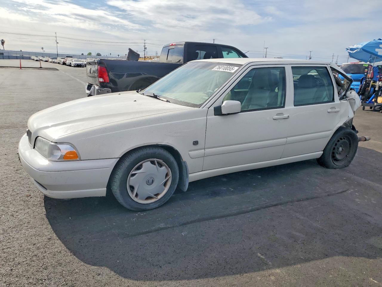1999 VOLV S70 VIN YV1LS55A5X1586506 photo 1