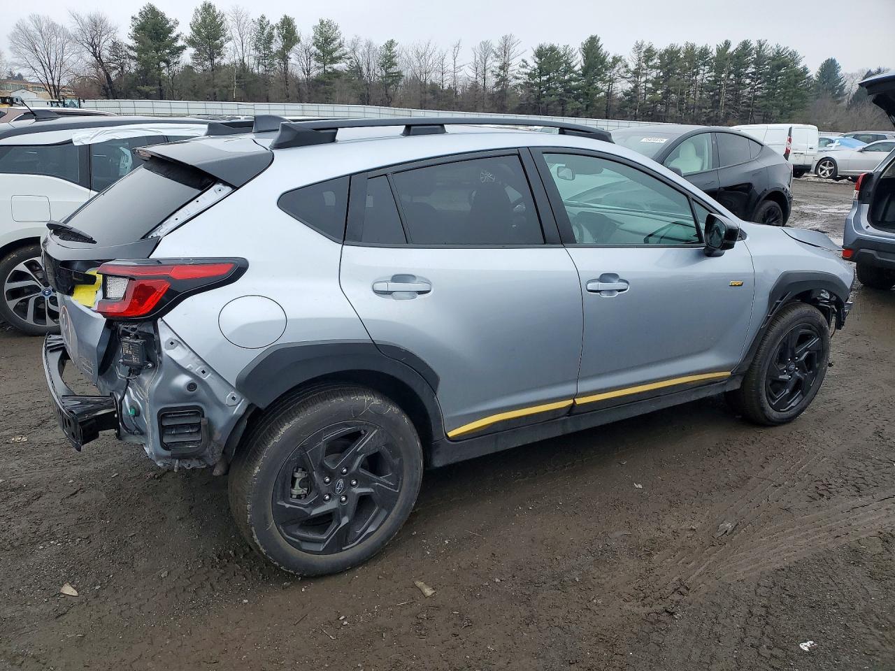 2024 Subaru Crosstrek VIN 4S4GUHF62R3811917 photo 3