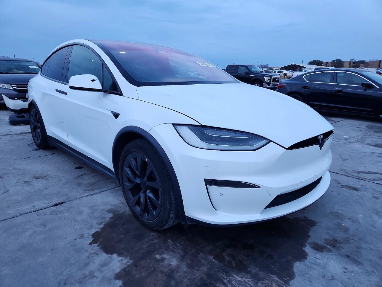2022 TESLA Model x VIN 7SAXCAE50NF344620 photo 4