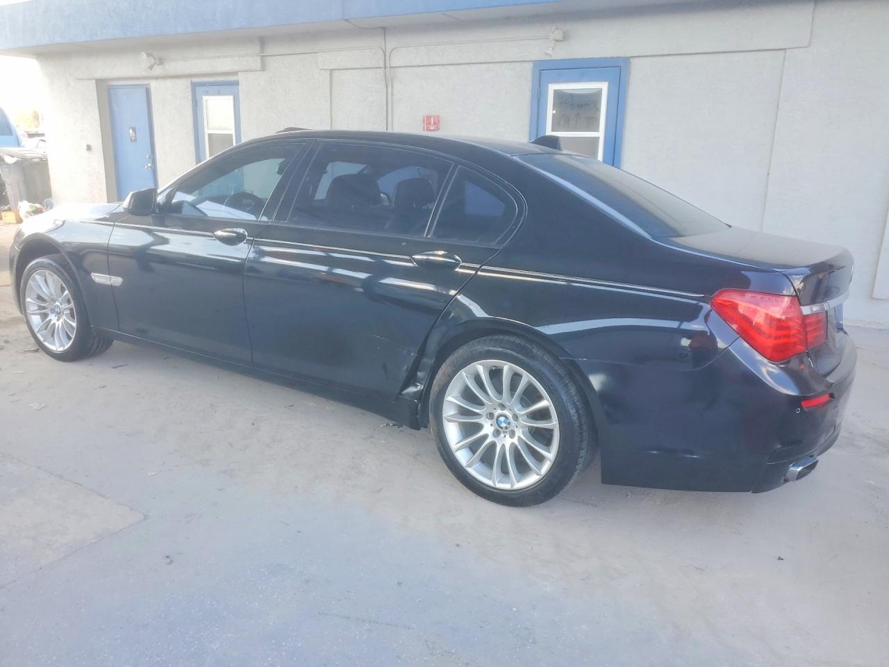 2014 BMW 7 series VIN WBAYE4C52ED138266 photo 2