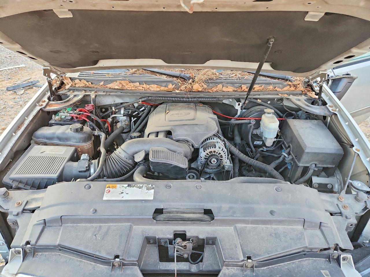 2011 Chevrolet Suburban VIN 1GNSCJE02BR331988 photo 12