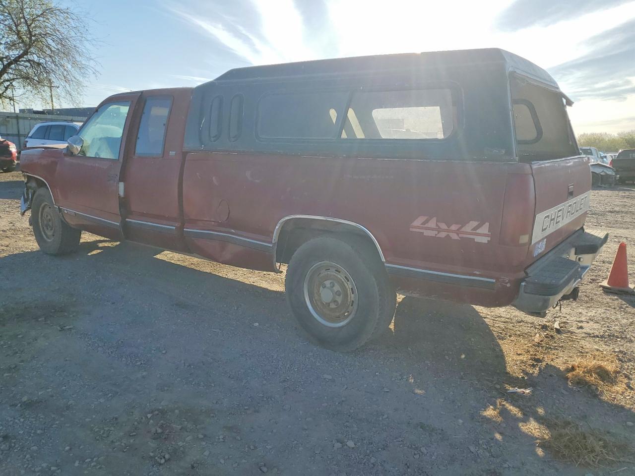 1990 Chevrolet Gmt VIN 2GCEK19K5L1264172 photo 2