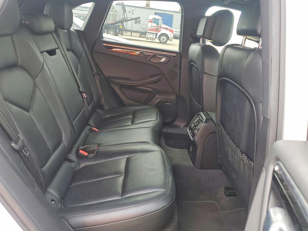 2018 PORSCHE Macan VIN WP1AA2A51JLB19925 photo 10