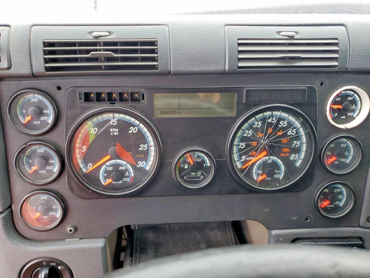 2018 FREIGHTLINER All other VIN 3AKJGLDR9JSHU4903 photo 8
