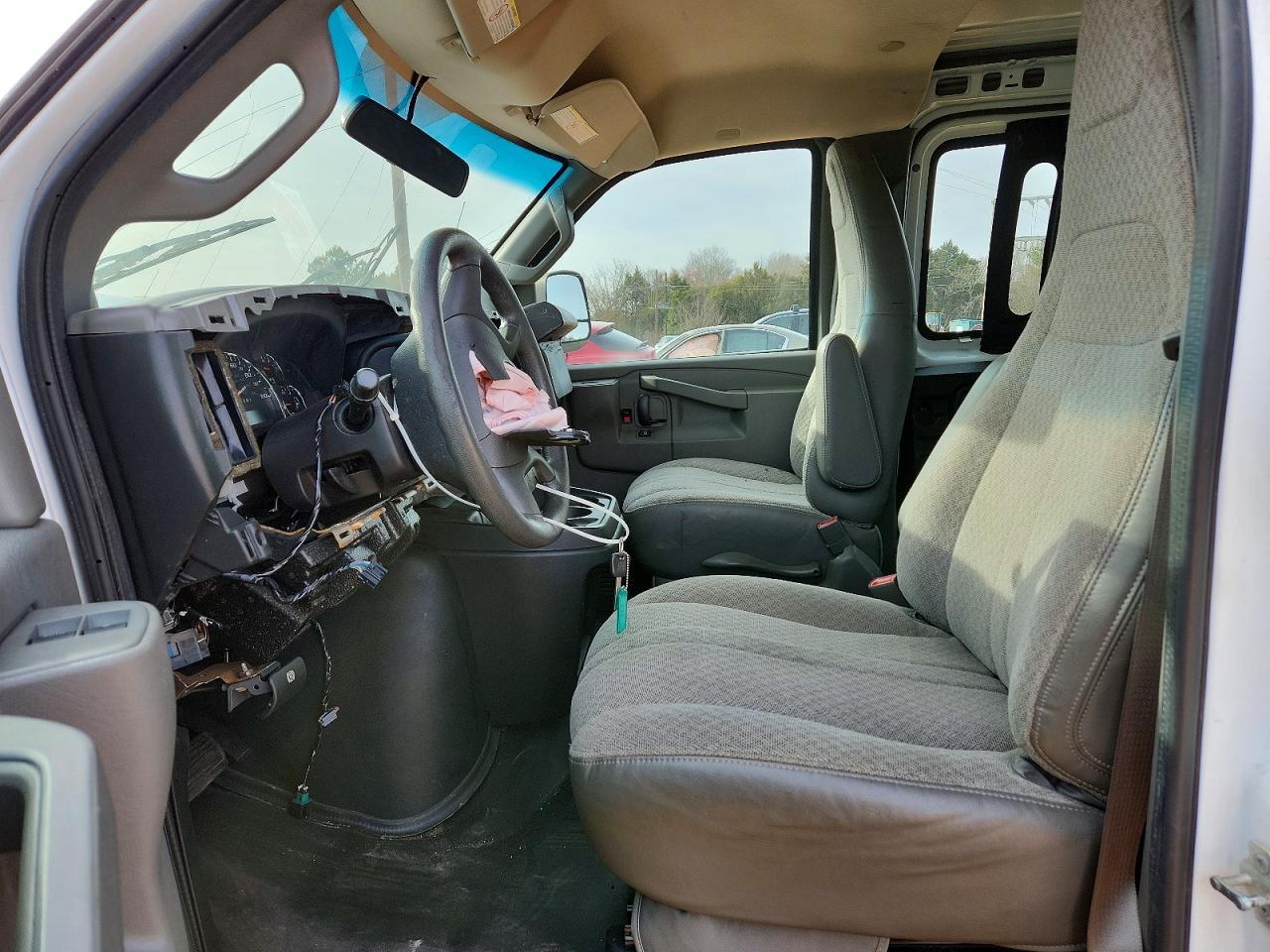 2017 CHEV Express VIN 1GCWGAFF5H1346431 photo 7