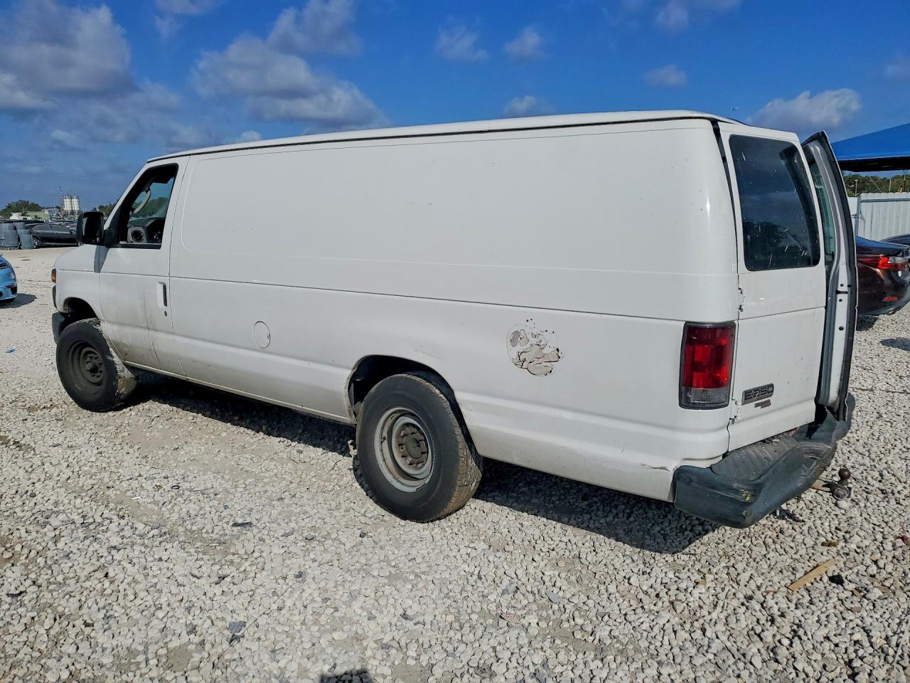 2011 Ford Econoline VIN 1FTNS2EL6BDA81046 photo 2
