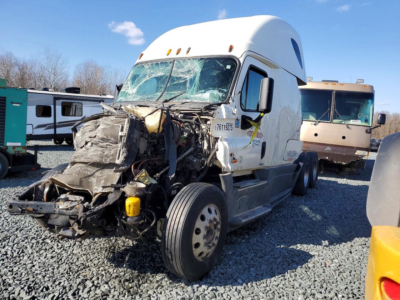 2015 FREIGHTLINER All models VIN 3AKJGLD58FSGR7772 photo 2