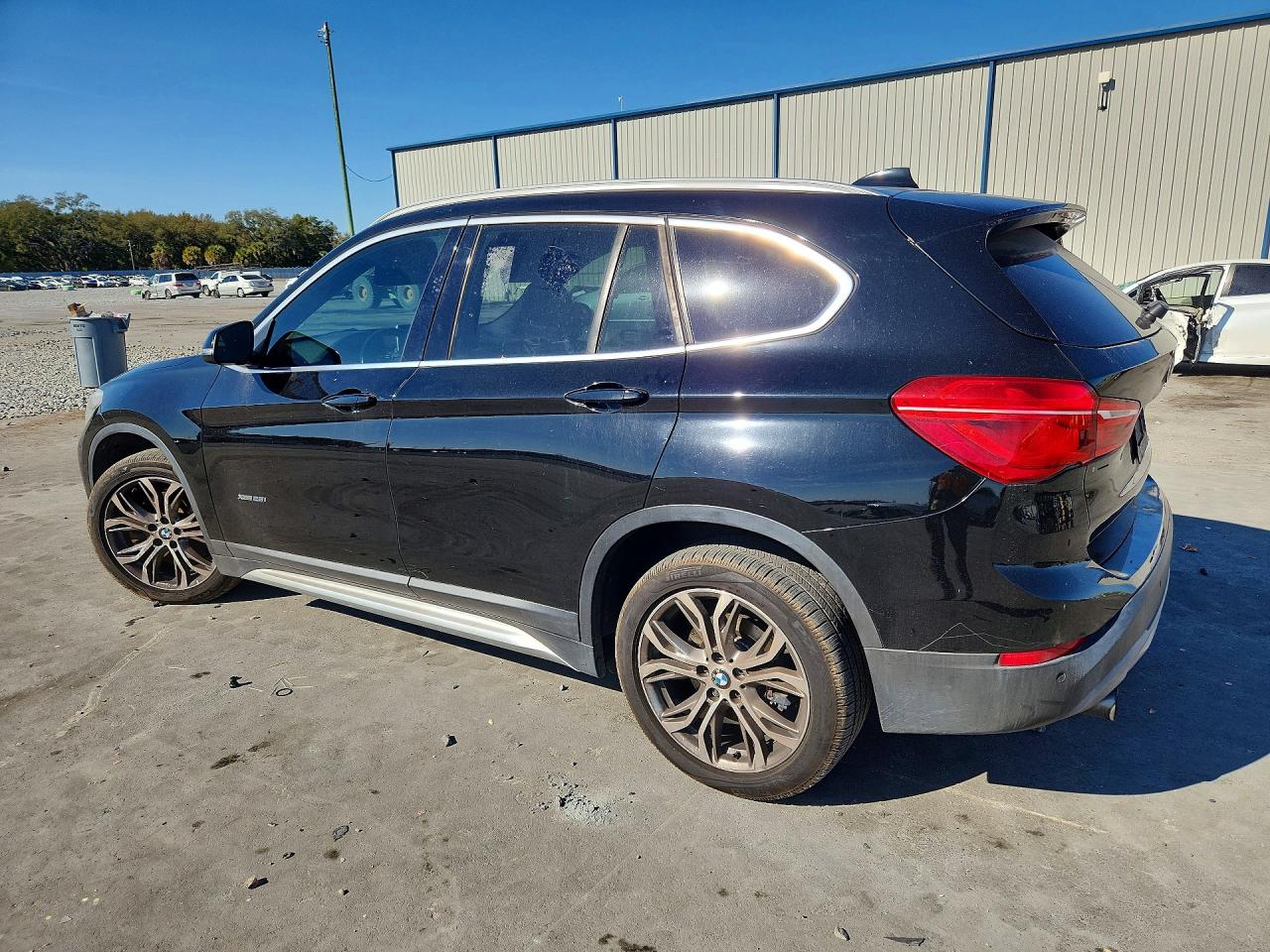 2017 BMW X1 VIN WBXHT3C37H5F87044 photo 2