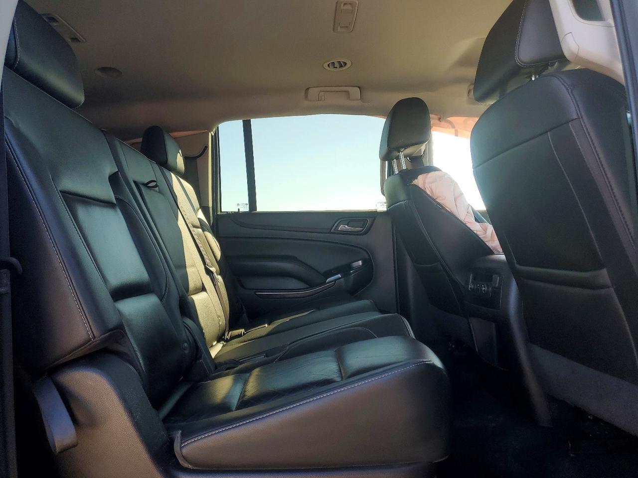 2019 Chevrolet Suburban VIN 1GNSKHKC2KR394535 photo 11