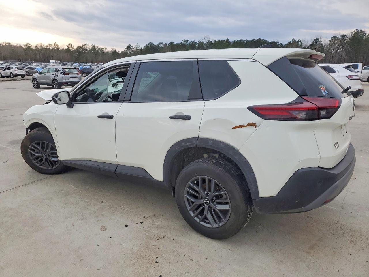 2022 Nissan Rogue VIN 5N1BT3AA5NC704074 photo 2