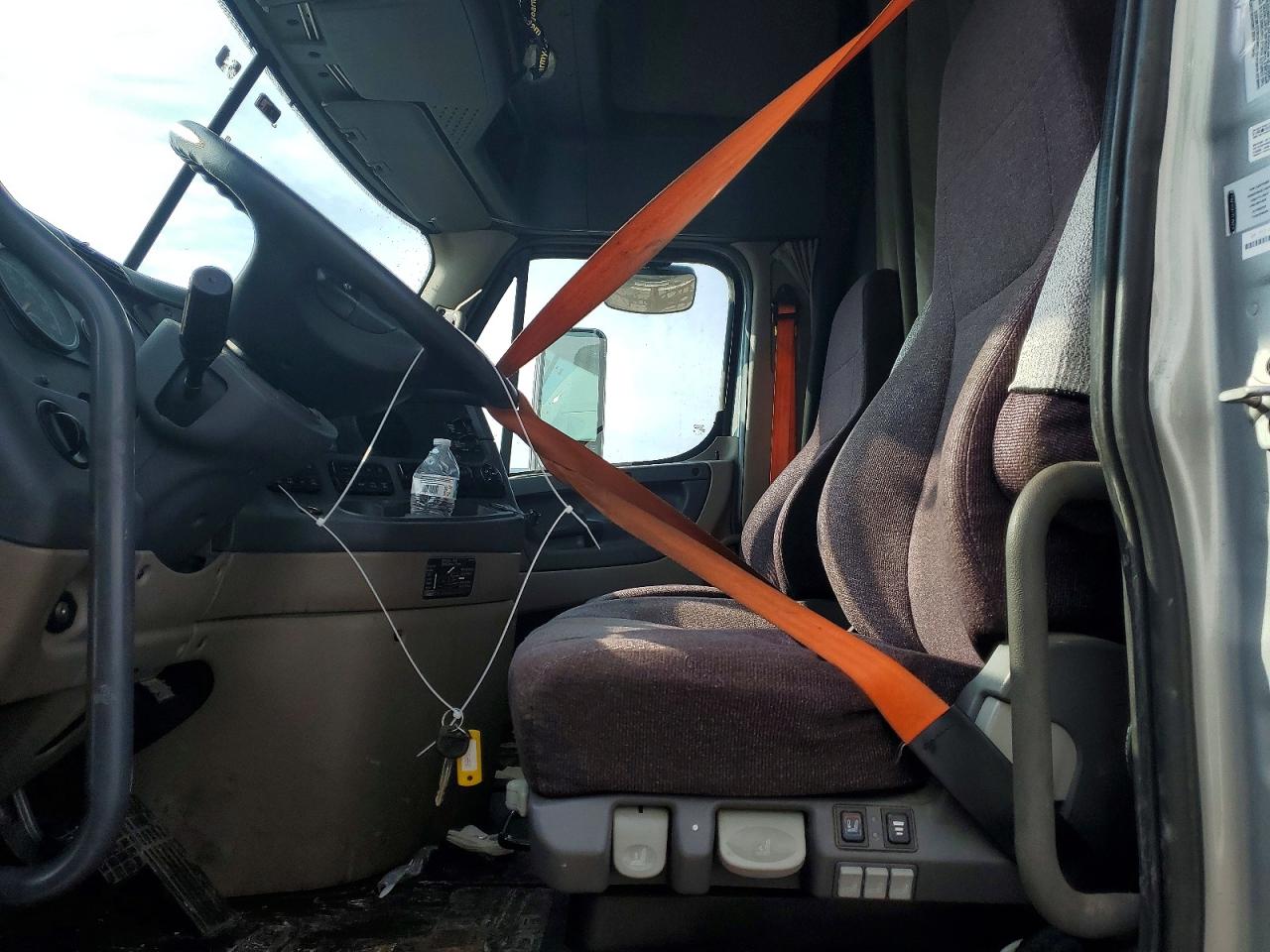 2018 FREIGHTLINER All other VIN 3AKJGLDR4JDJT8796 photo 5