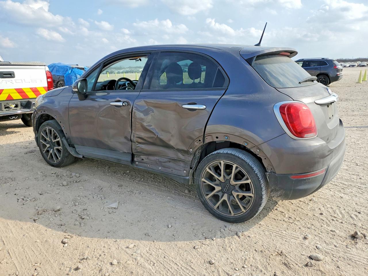 2017 Fiat 500 VIN ZFBCFXCB1HP525155 photo 2