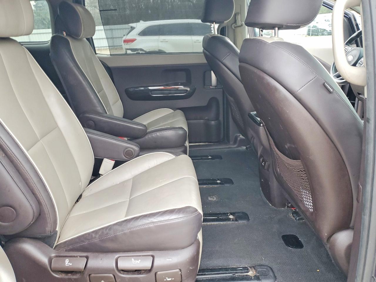 2018 Kia SEDONA VIN KNDME5C18J6351449 photo 11