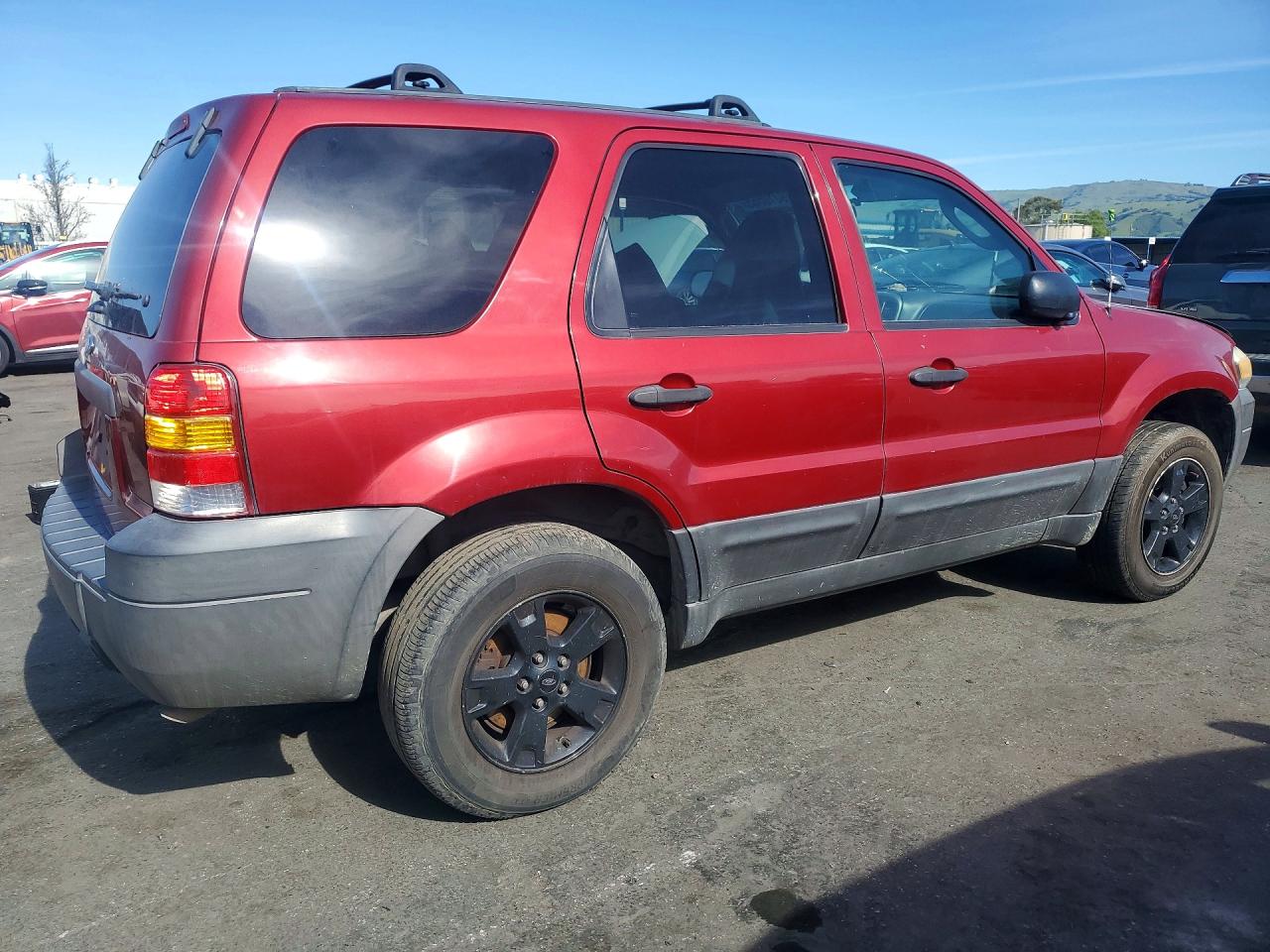2005 Ford Escape VIN 1FMYU93105KA70752 photo 3