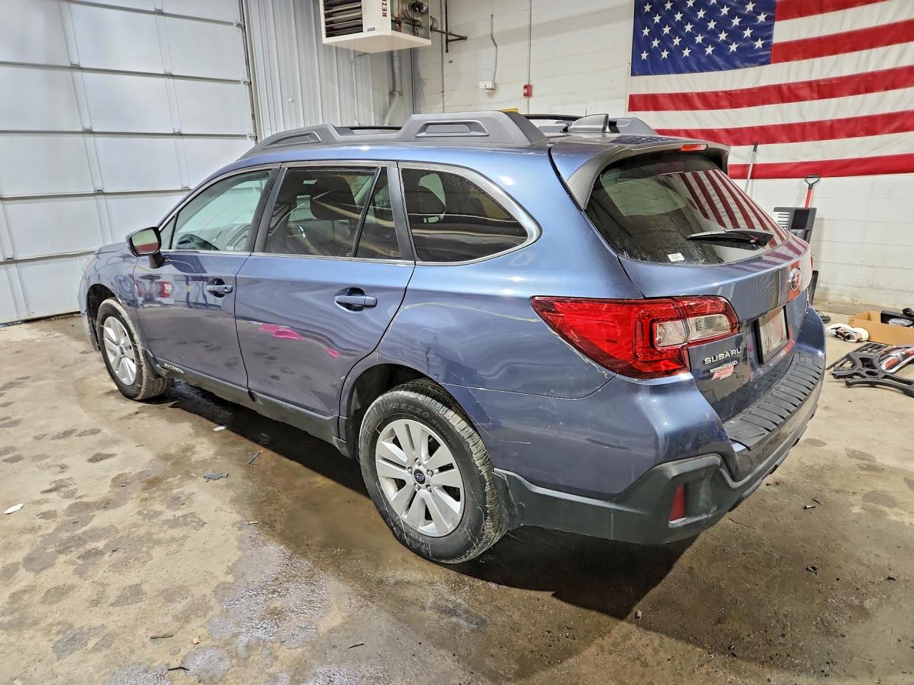 2018 Outback VIN 4S4BSAFC9J3271192 photo 2