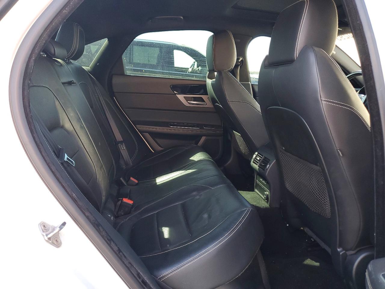2016 Jaguar Xf VIN SAJBF4BV5GCY13402 photo 10