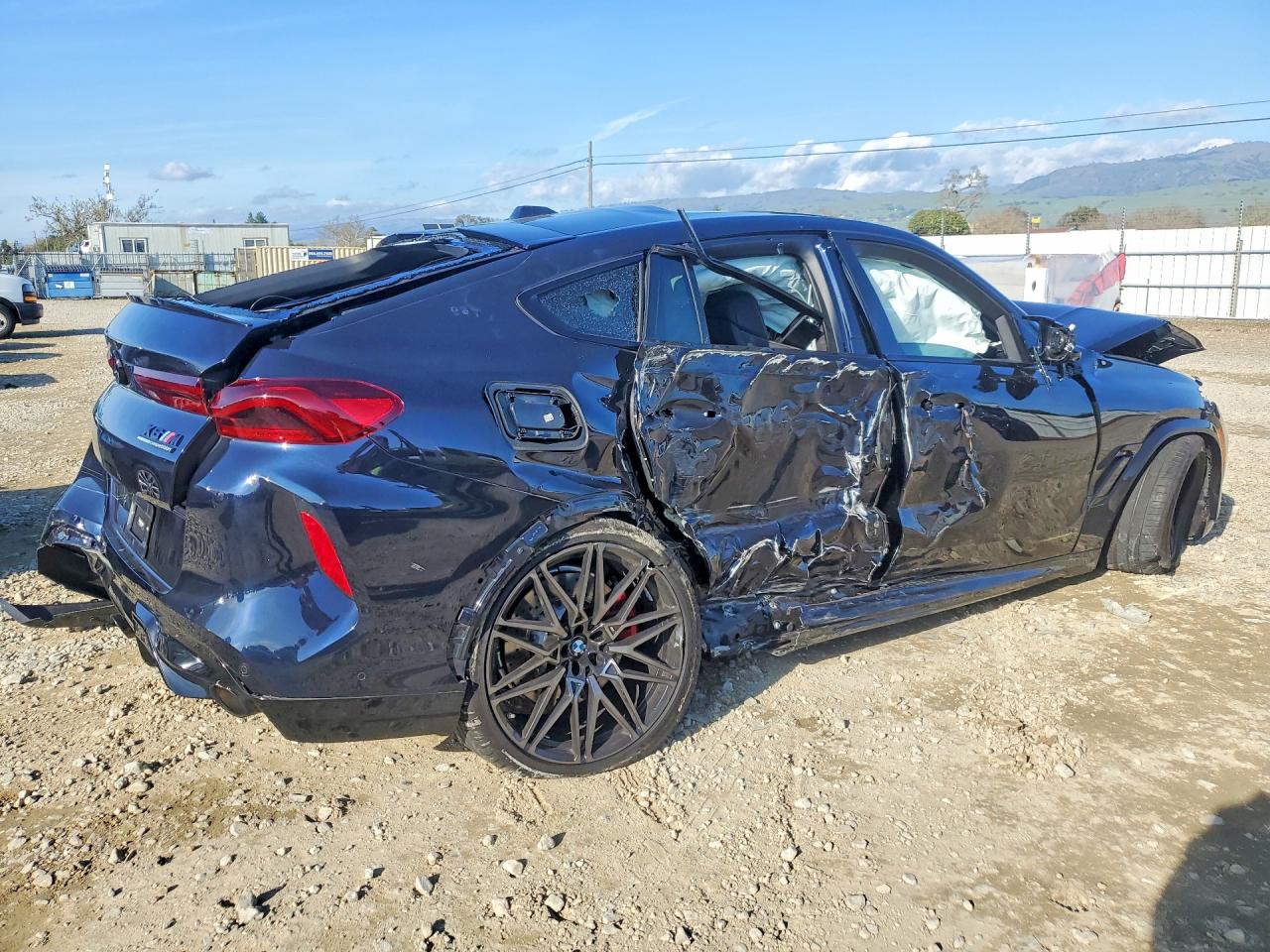 2024 BMW X6 m compe VIN 5YM23ET03R9S29717 photo 3