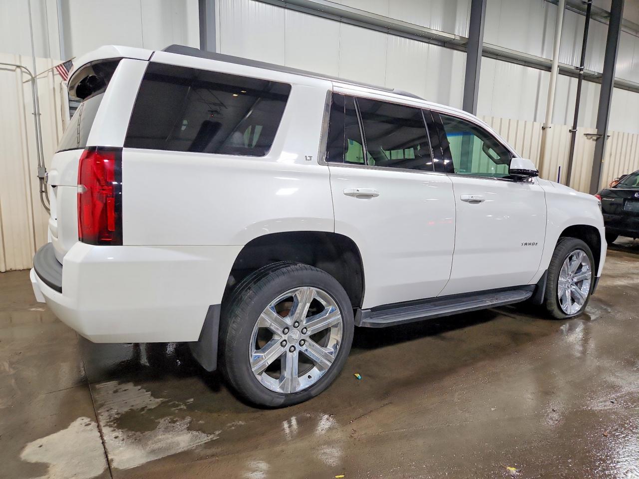 2019 Chevrolet Tahoe VIN 1GNSKBKC6KR398150 photo 3