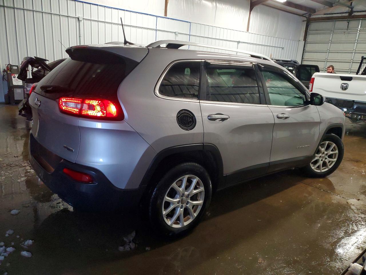 2018 Jeep Grand cher VIN 1C4PJMLB3JD601509 photo 3