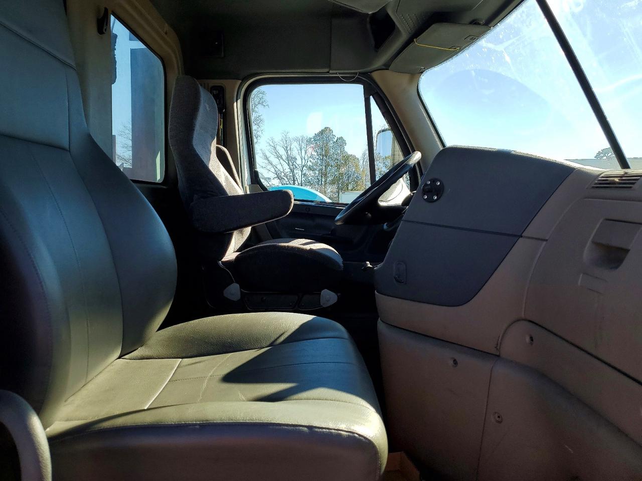 2016 FREIGHTLINER All other VIN 1FUBGEDV0GLHC5749 photo 5