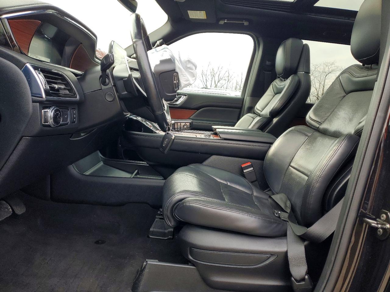 2021 Lincoln Navigator VIN 5LMJJ2LT9MEL18770 photo 7