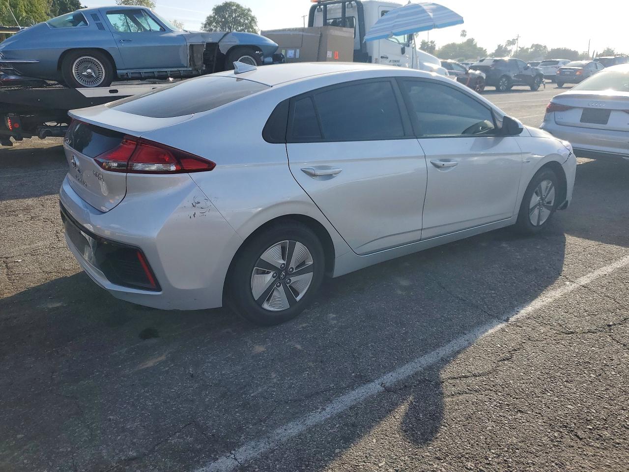 2017 Hyundai Ioniq VIN KMHC65LC8HU049252 photo 3