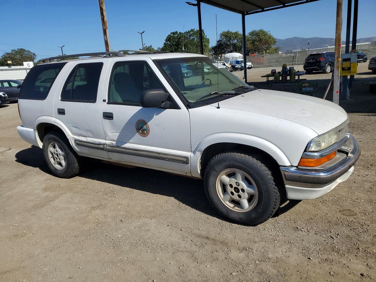 2000 CHEV Blazer VIN 1GNDT13W1Y2117866 photo 4