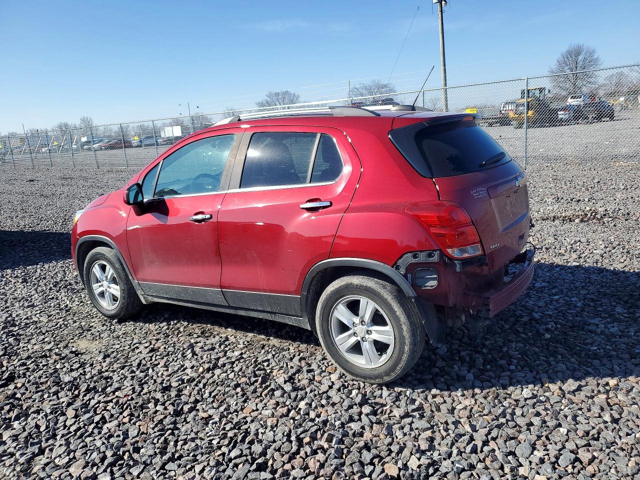 2018 Chevrolet Trax VIN 3GNCJLSB6JL177285 photo 2