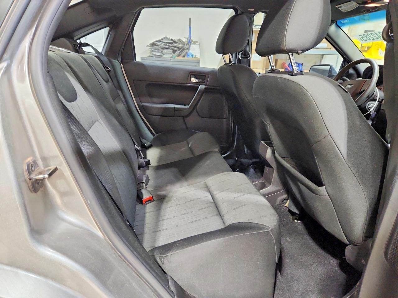 2008 Ford Focus VIN 1FAHP35NX8W251580 photo 10