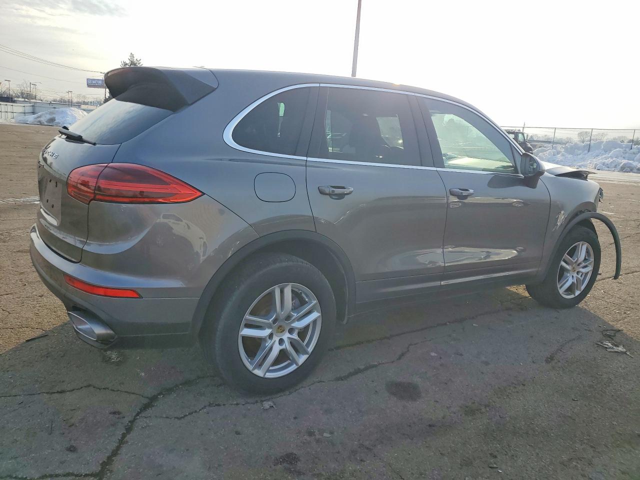 2017 Porsche Cayenne VIN WP1AA2A27HKA91912 photo 3