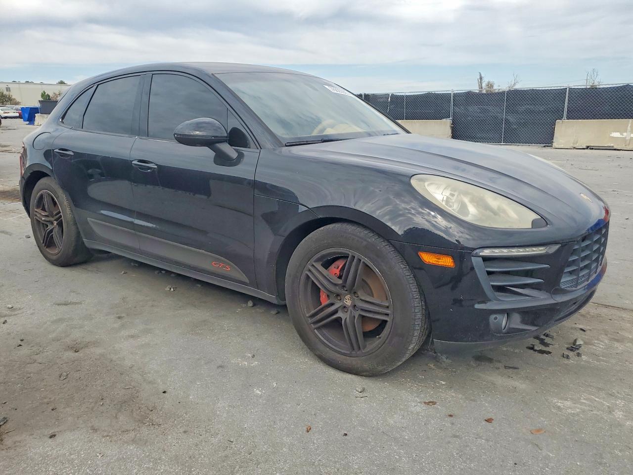 2016 Porsche Macan VIN WP1AB2A50GLB50282 photo 4