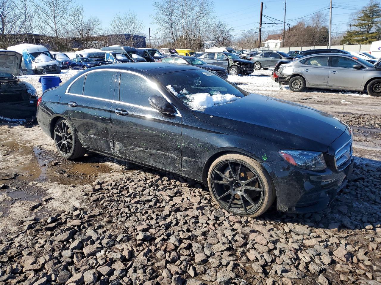 2018 Mercedes-Benz E-class VIN WDDZF4KB5JA396777 photo 4