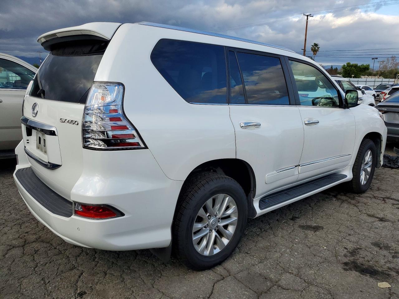 2014 Lexus Gx VIN JTJBM7FX8E5072825 photo 3