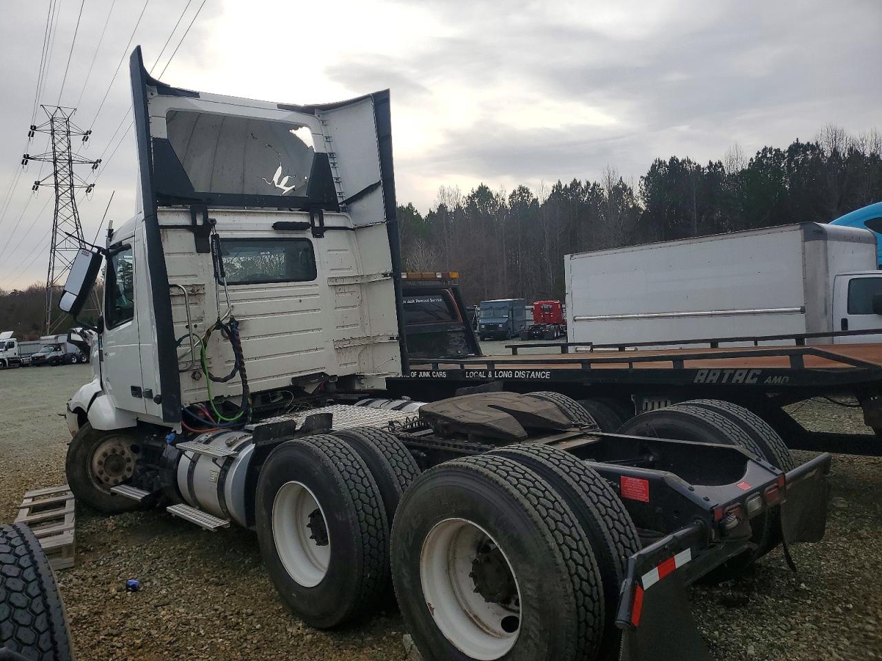 2023 Volvo All models VIN 4V4NC9EH7PN339937 photo 3