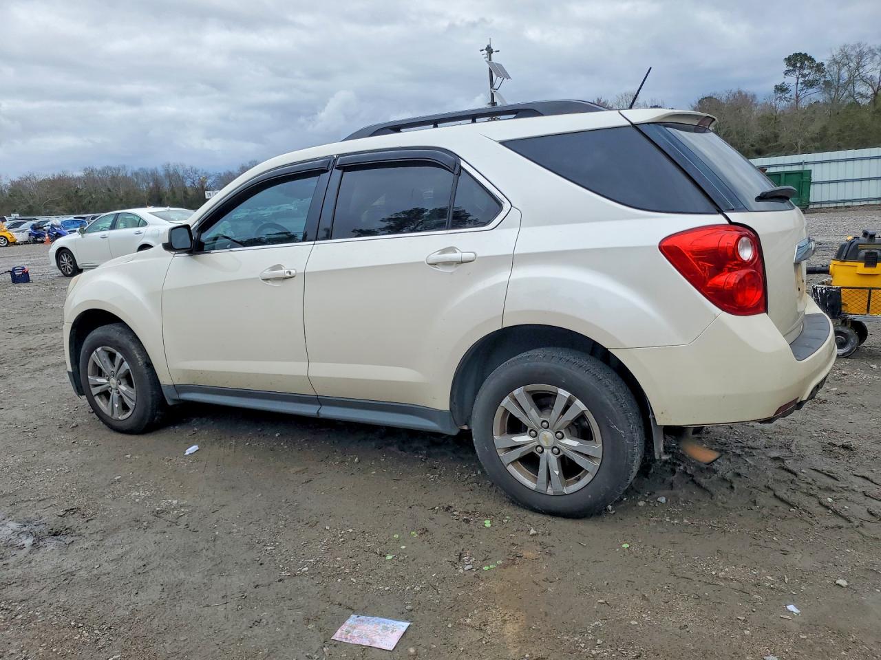 2015 CHEV Equinox VIN 1GNALBEK9FZ126354 photo 2