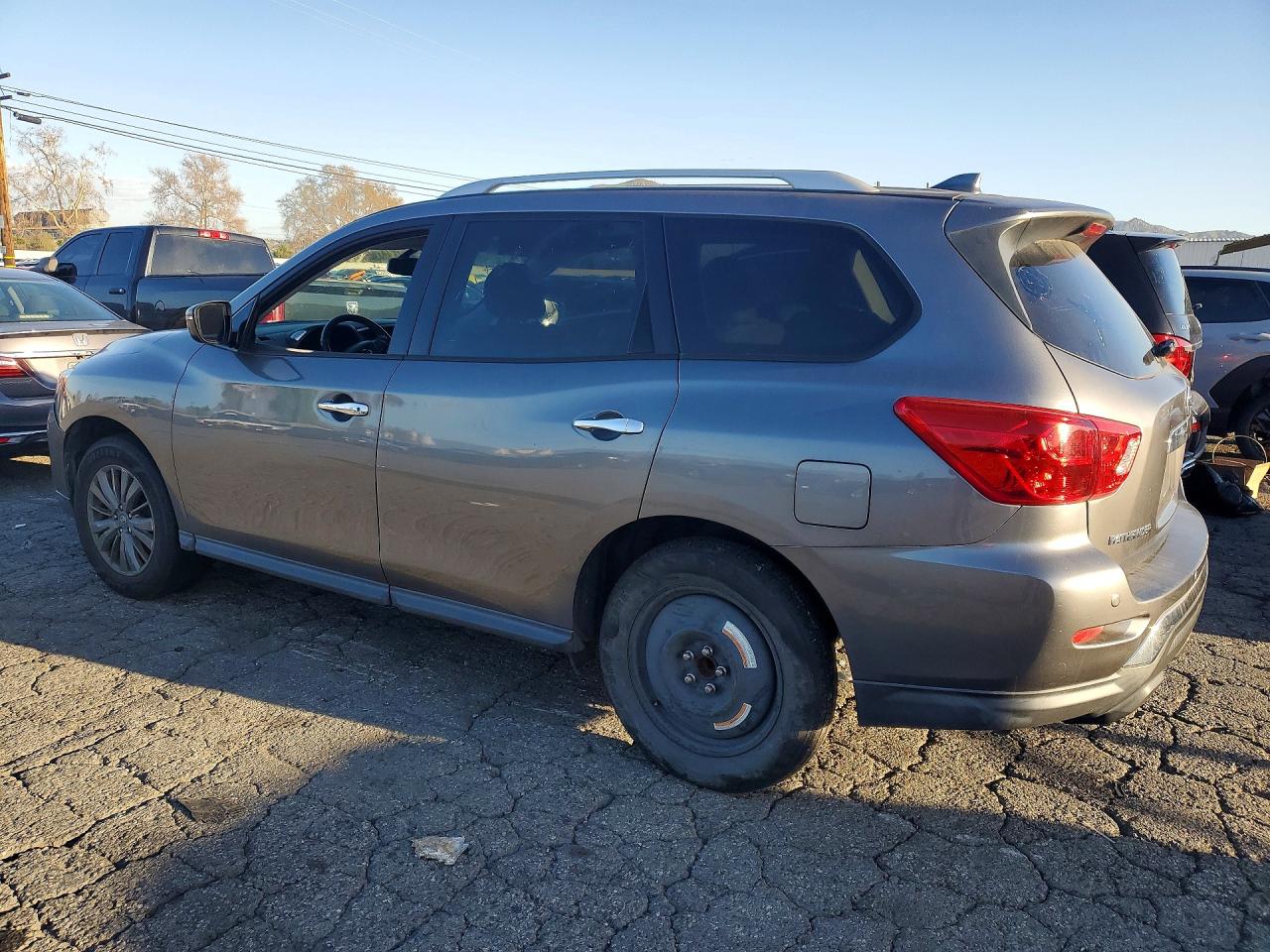2020 Nissan Pathfinder VIN 5N1DR2BN5LC601916 photo 2