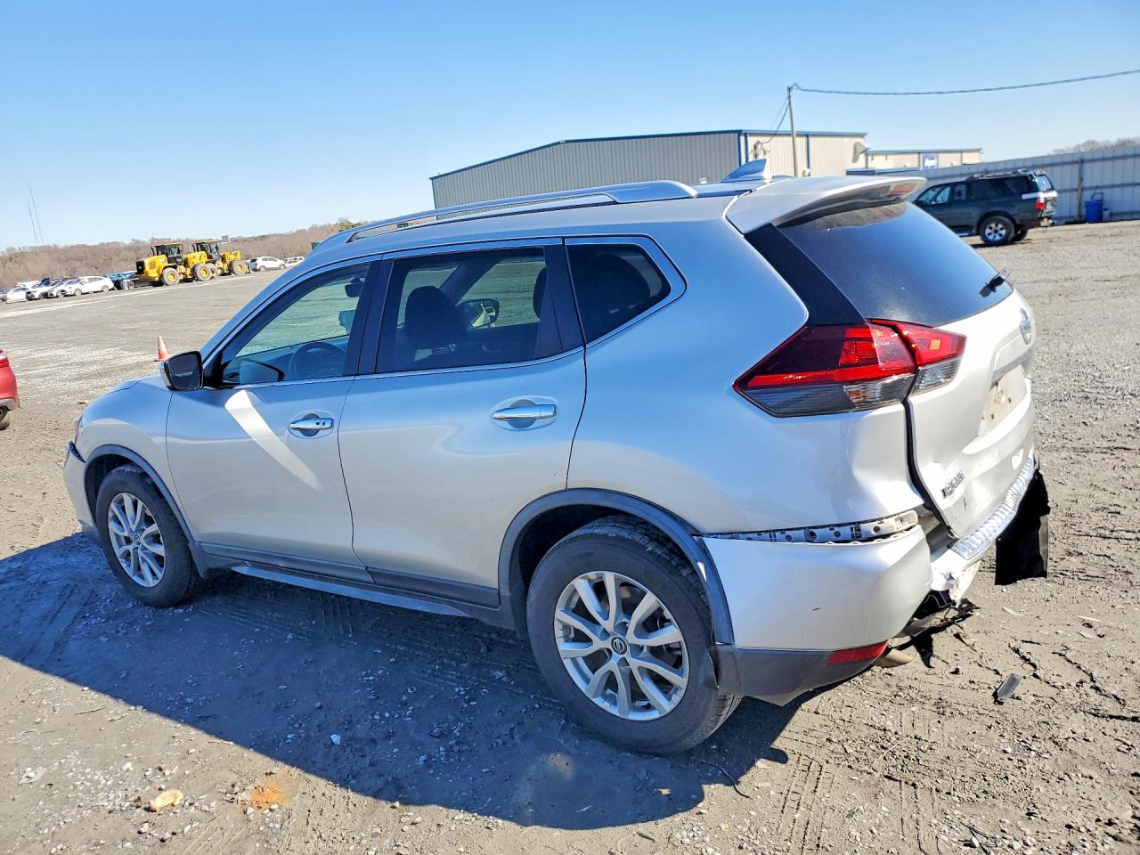 2018 NISS Rogue VIN KNMAT2MT3JP552760 photo 2
