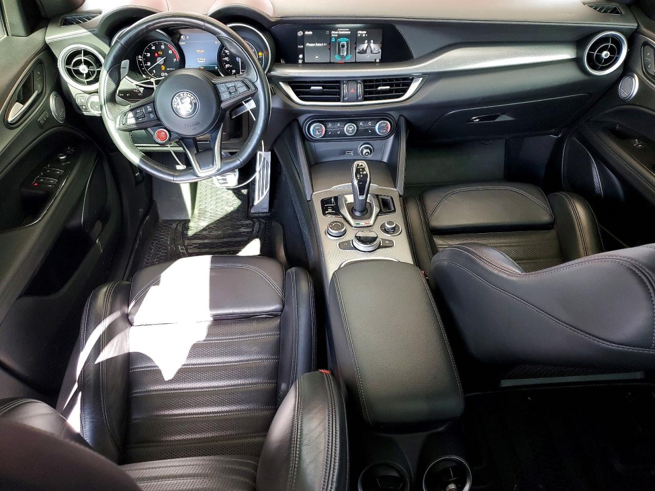 2022 Alfa Stelvio VIN ZASPAKBN5N7D24888 photo 8