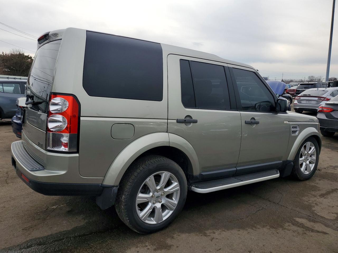 2013 Land Lr4 VIN SALAK2D45DA666447 photo 3