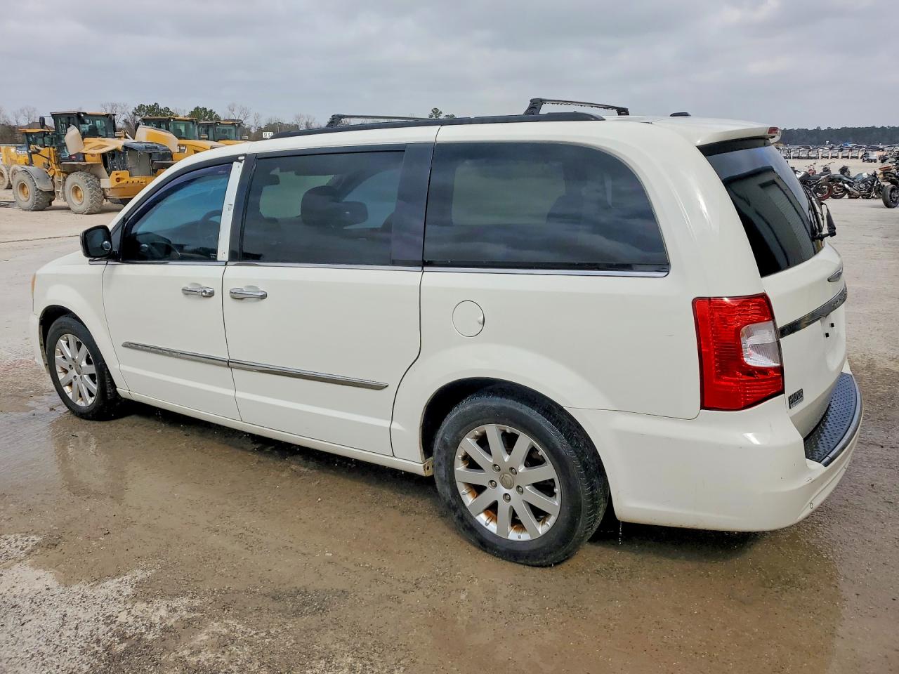 2012 Chrysler Minivan VIN 2C4RC1CG5CR327551 photo 2