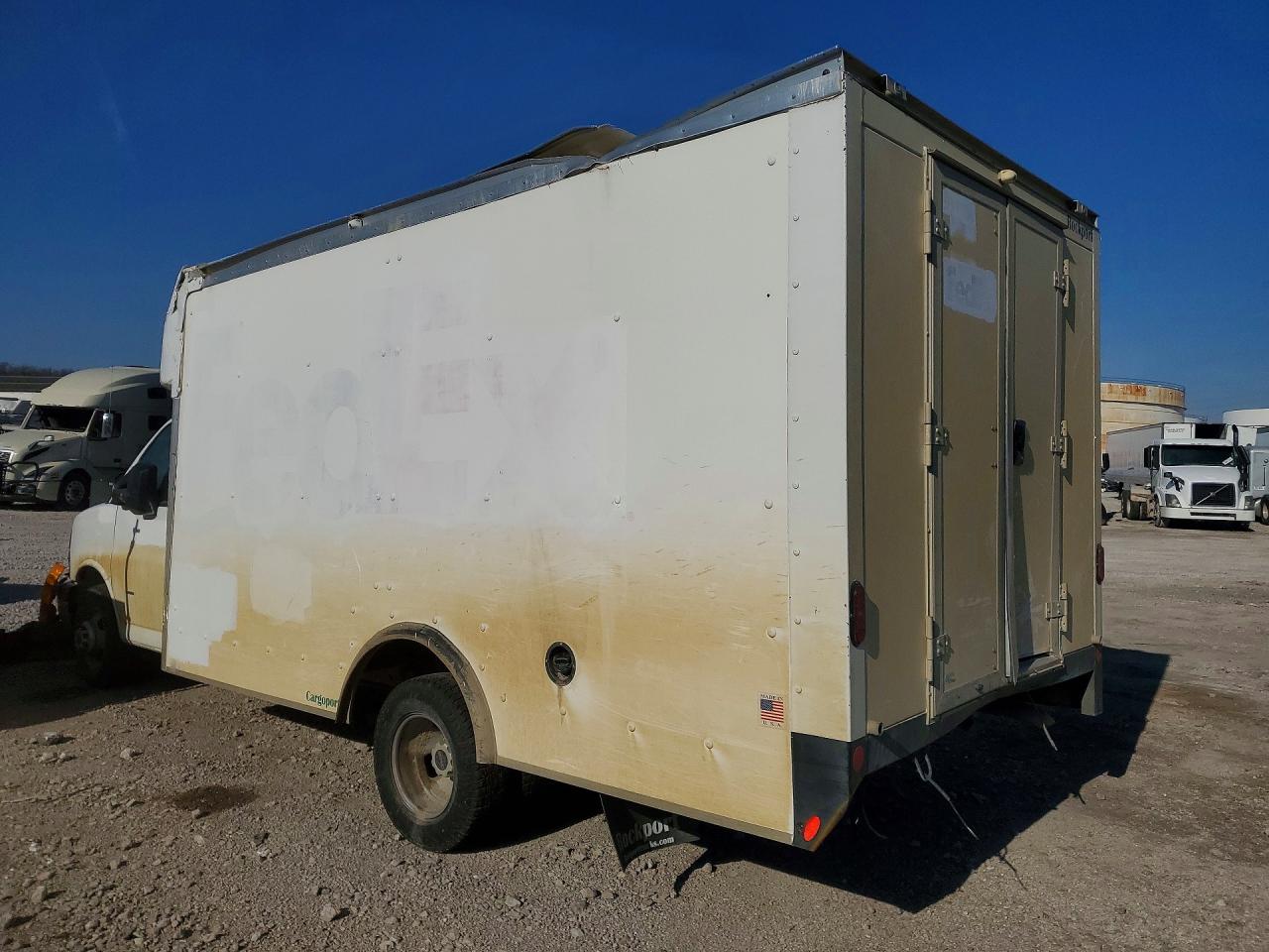 2023 GMC Savana VIN 7GZ37SC78PN009137 photo 2